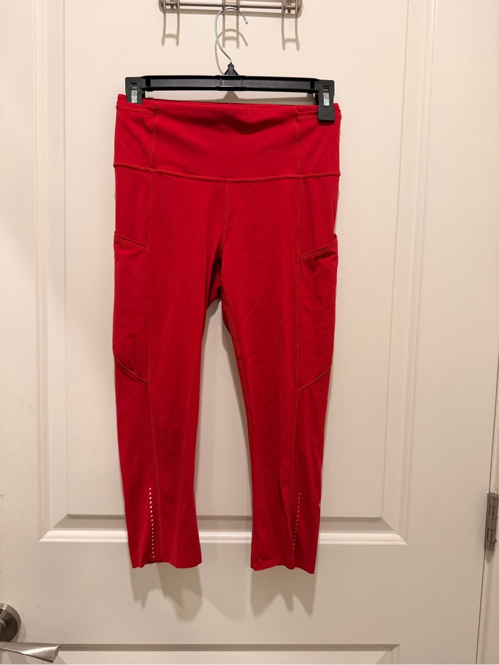 Lululemon Speed Up Crop
Size 6 Red Leggings women’s